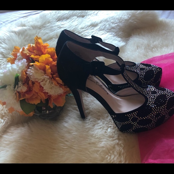 Ladies Heels - Picture 2 of 3